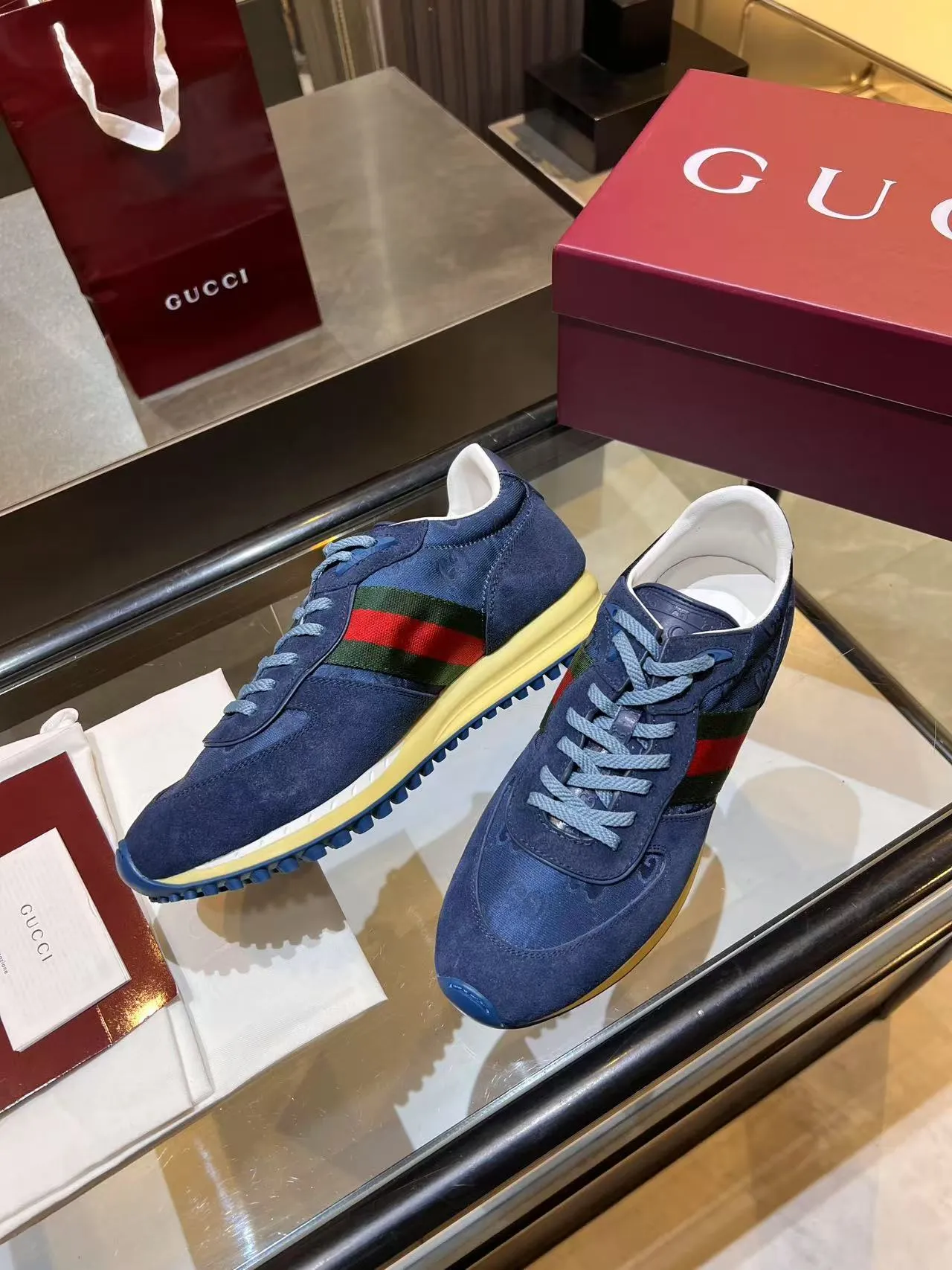 [G Home] P: 660💰 Men's Size: 40-44 (45 customized) Gucci Gucci Top version Latest catwalk style Re-Motion series Thick-soled casual sneakers Original purchase development and production This sneaker has a detachable and adjustable ankle strap, adding a dynamic item to the 2025 spring and summer series. The light and flexible outsole has been specially treated and is filled with a strong retro style. Exquisitely packaged at the delivery counter🛍📦 ▪️Fabric: Original customized imported first-layer cowhide ▪️Inner lining: Original customized breathable mesh ▪️Sole: Original molded TPU material ▪️Sole thickness: 3.5CM